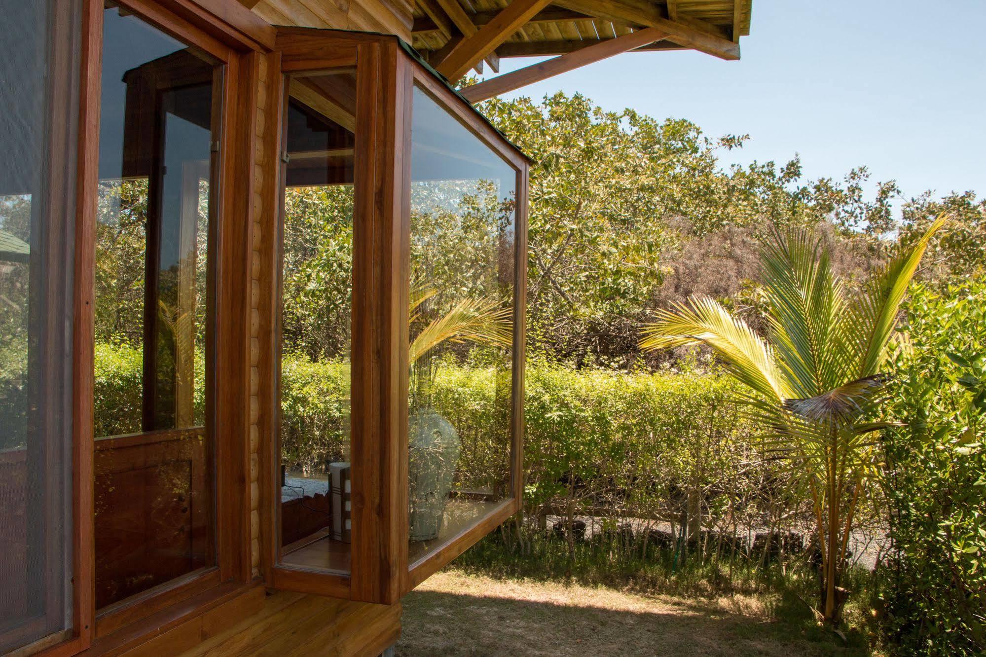 Chez Manany Galapagos Ecolodge بْوُرتو فيلاميل المظهر الخارجي الصورة